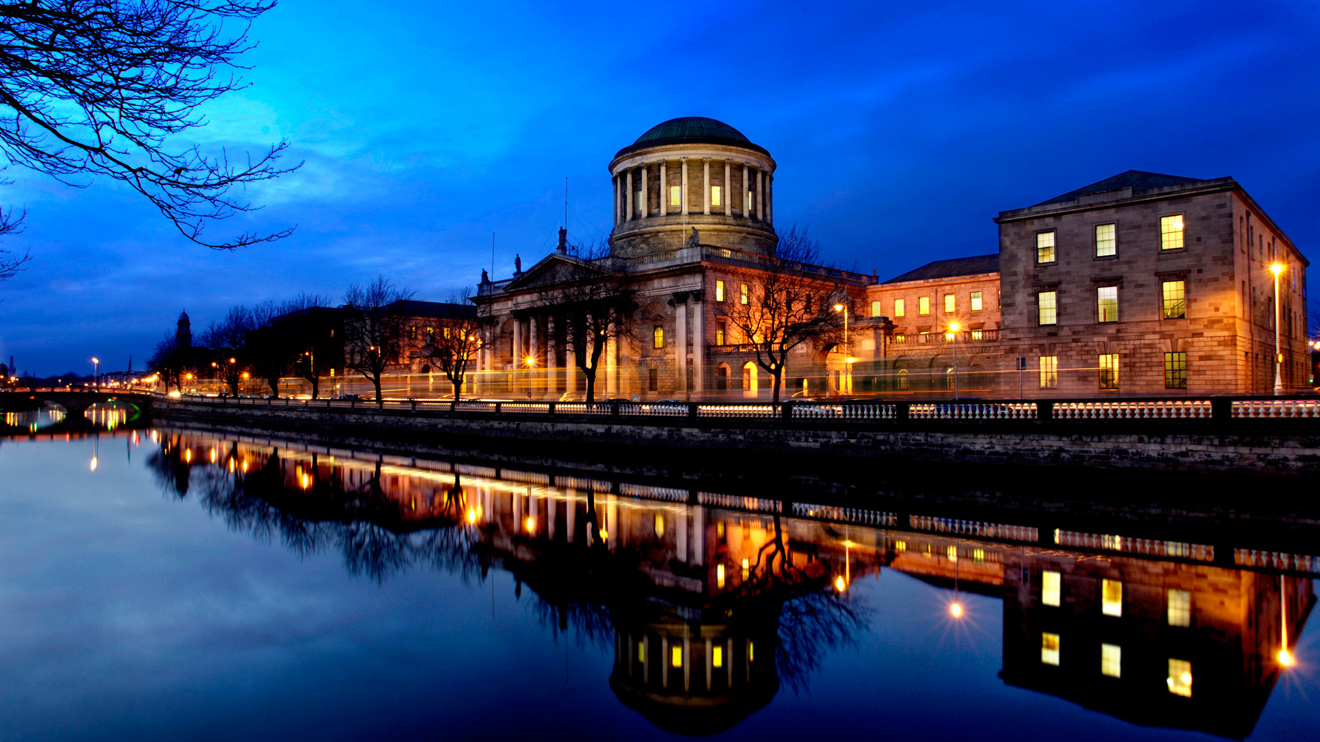 氛围感拉满！异国夜晚河流倒影建筑壁纸合集