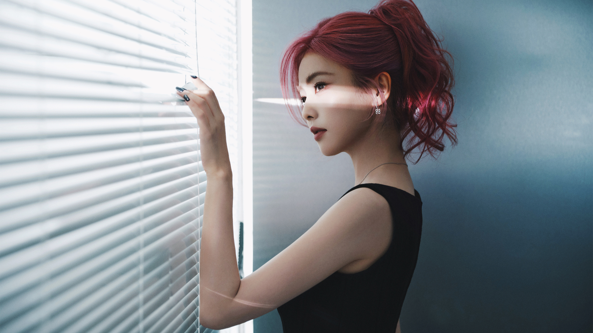 白鹿窗边光影美女高清壁纸合集