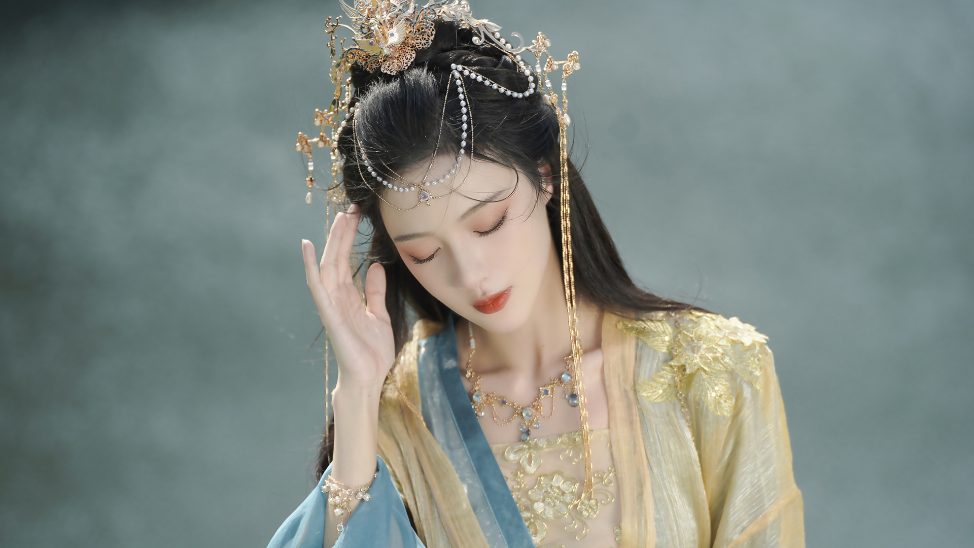 古装古风闭眼美女电脑壁纸_高清电脑壁纸下载