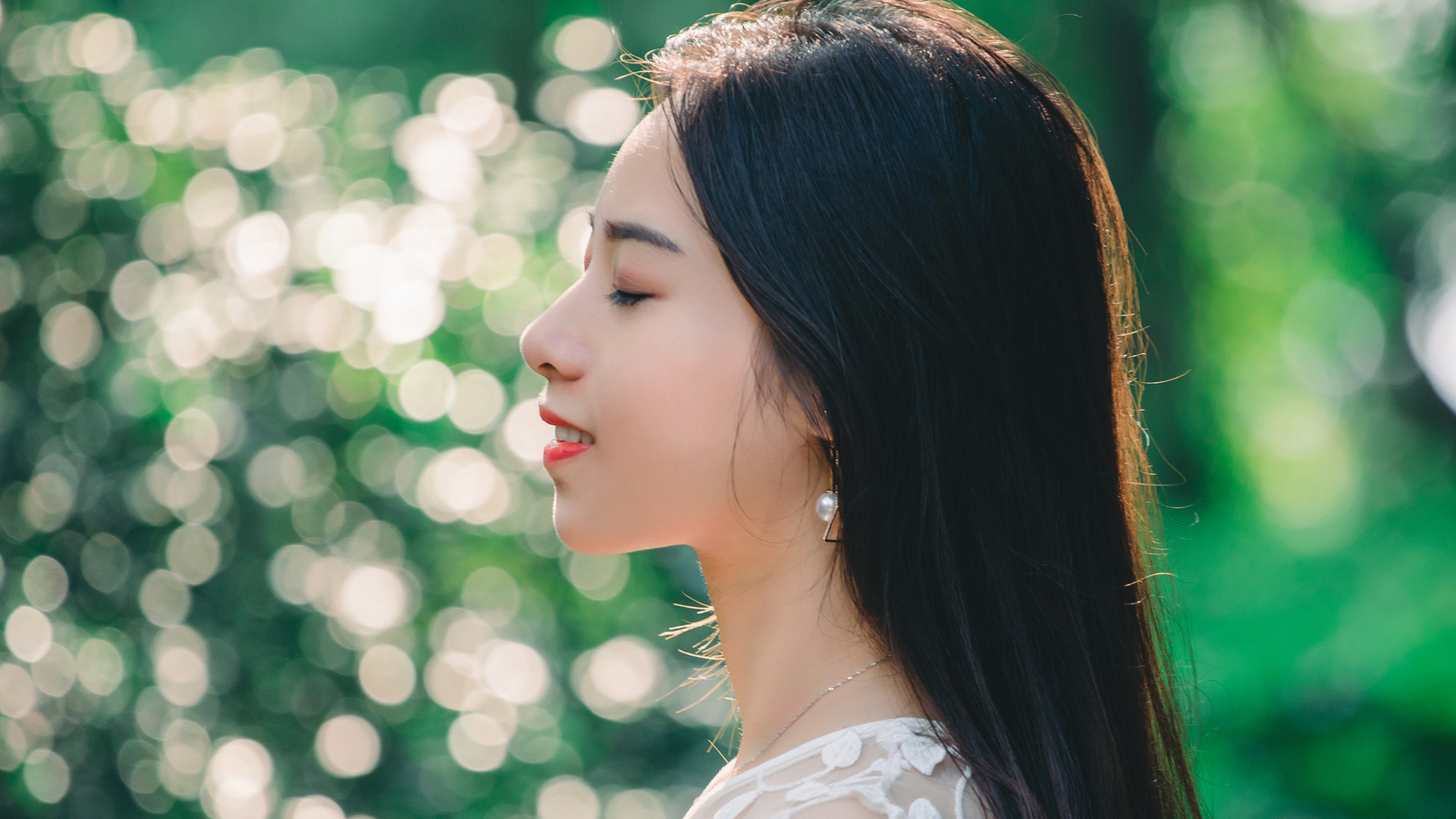 森系长发清新美女2K电脑桌面高清壁纸来啦