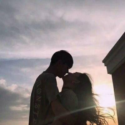 36组适合情侣用的高清情头 一对两张直接抱走