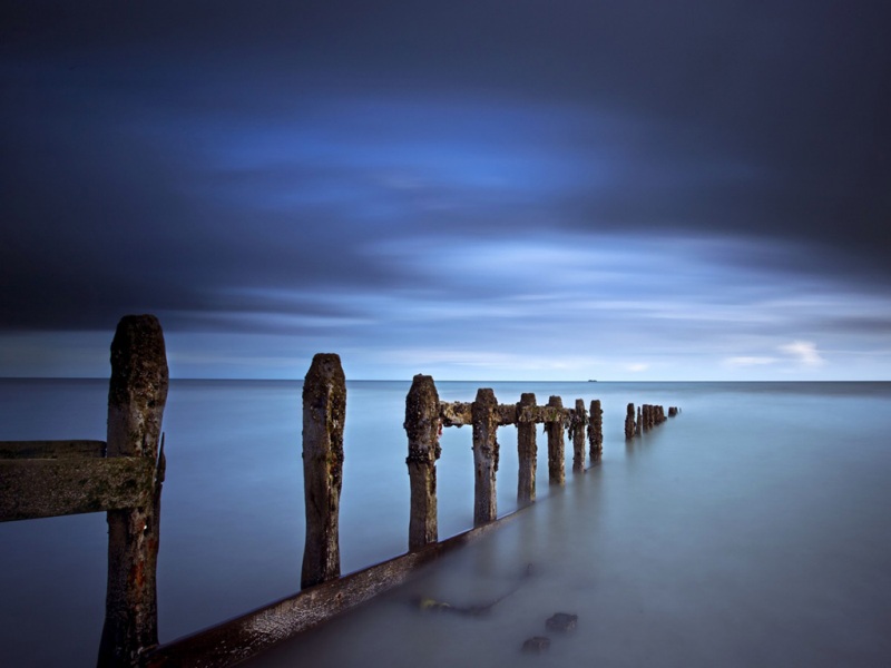 氛围感拉满！海岸蓝天宽屏电脑动漫壁纸分享