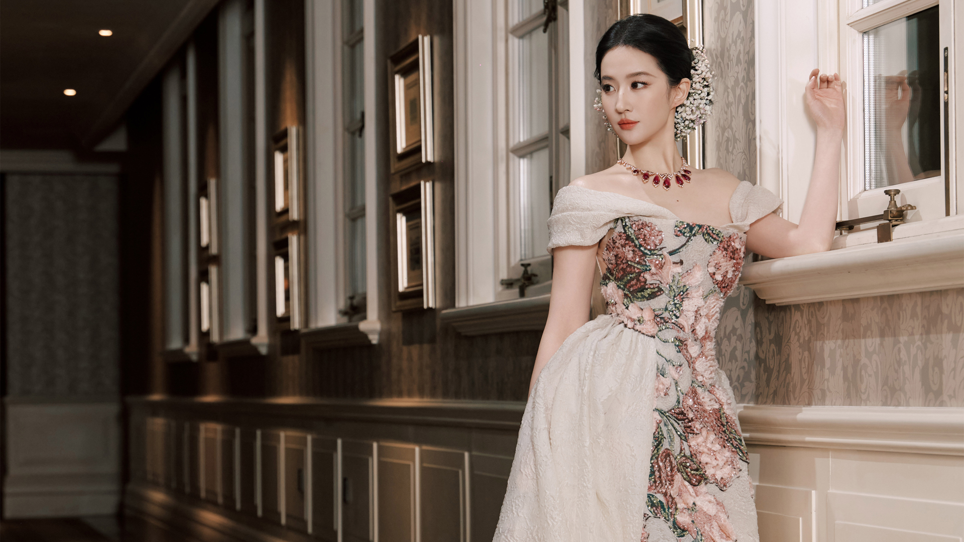 刘亦菲优雅气质款电脑壁纸上新 高清多尺寸可选