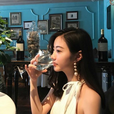 18张高清意境款！一男一女分开的情侣头像合集