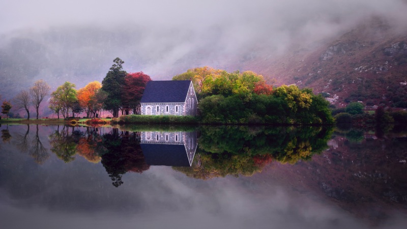 秋日山湖雾景动漫壁纸！氛围感拉满的电脑桌面图