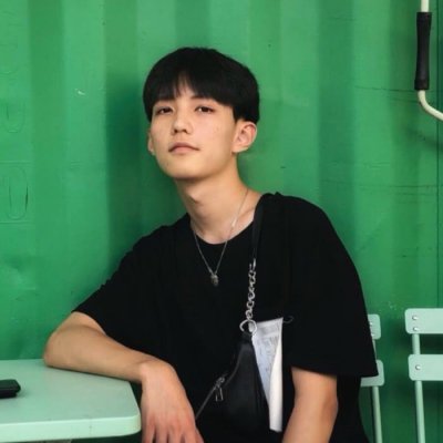 18张高清意境款！一男一女分开的情侣头像合集