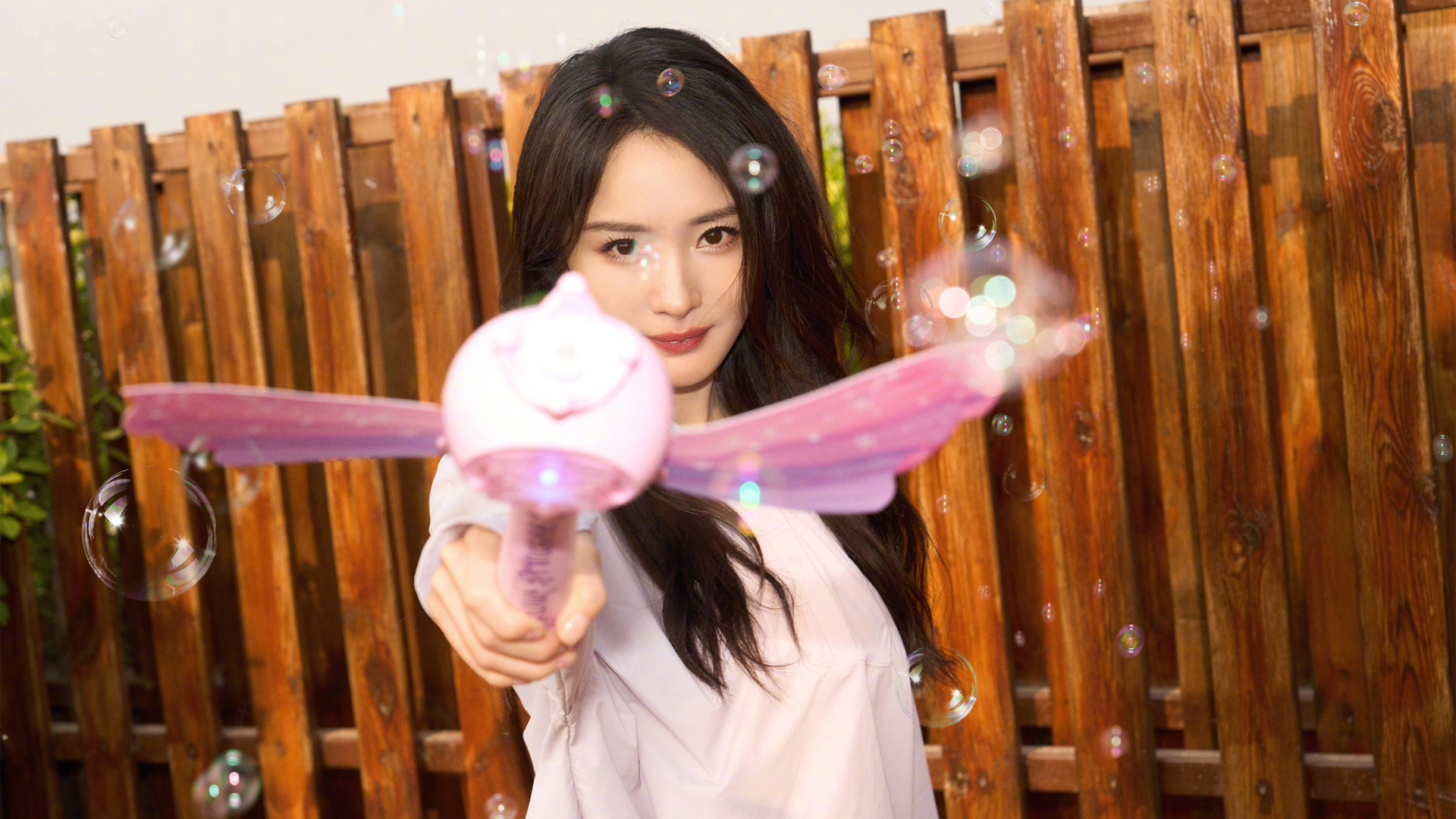 杨幂泡泡主题高清美女壁纸推荐