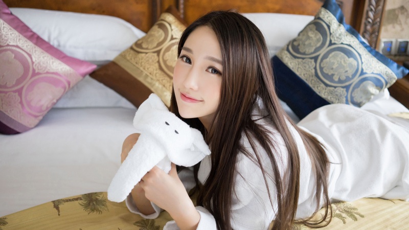 刘奕宁Lynn居家写真壁纸上线 多款高清分辨率可选