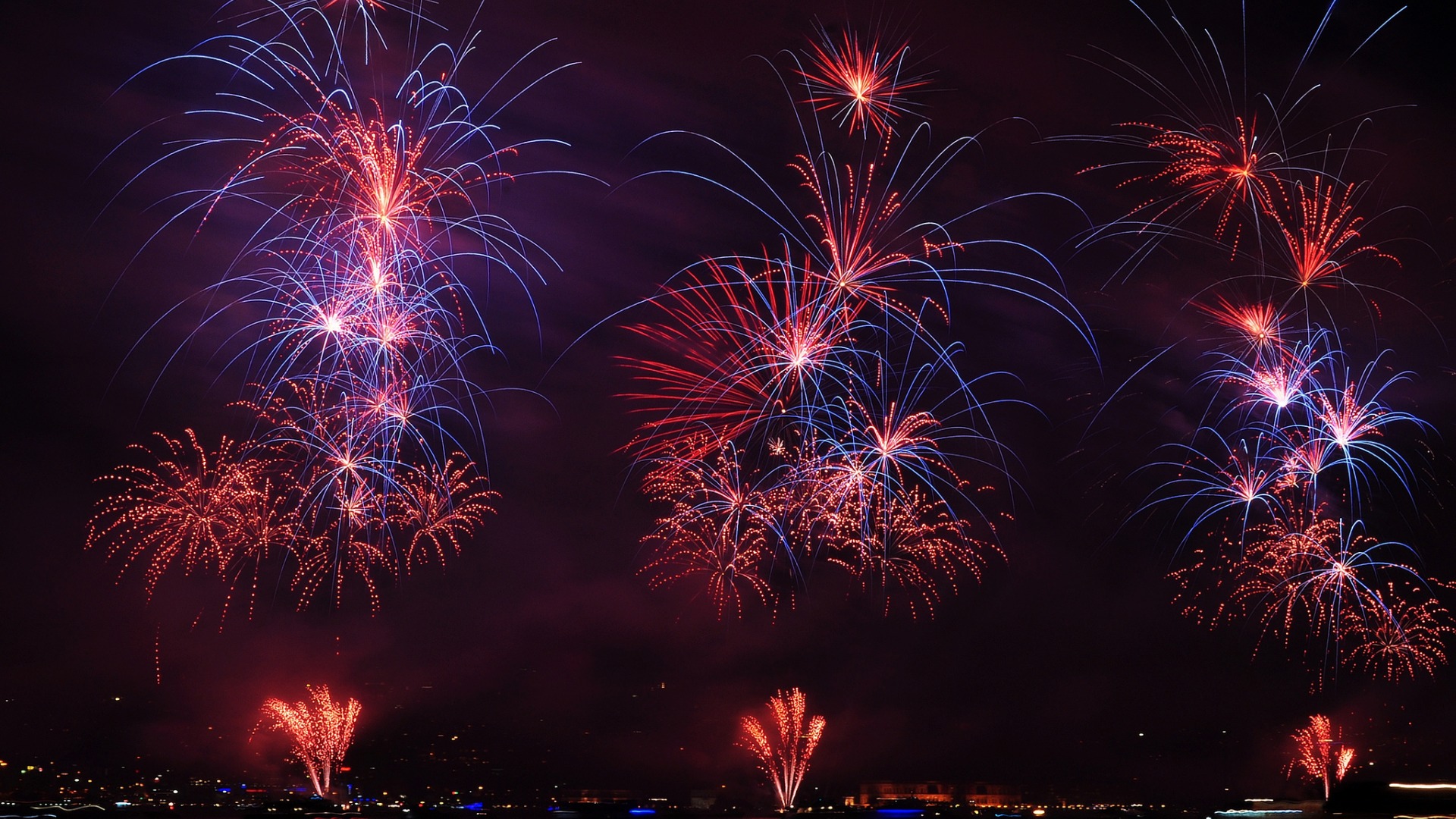 都市夜景烟花电脑桌面壁纸推荐
