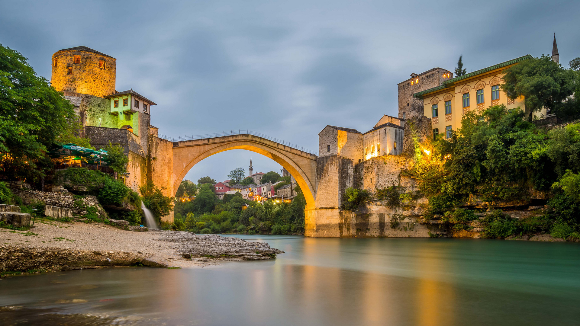 莫斯塔尔古桥河畔风光壁纸分享