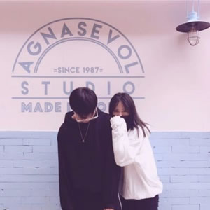 12组双人牵手背影情侣头像 一对两张高清图