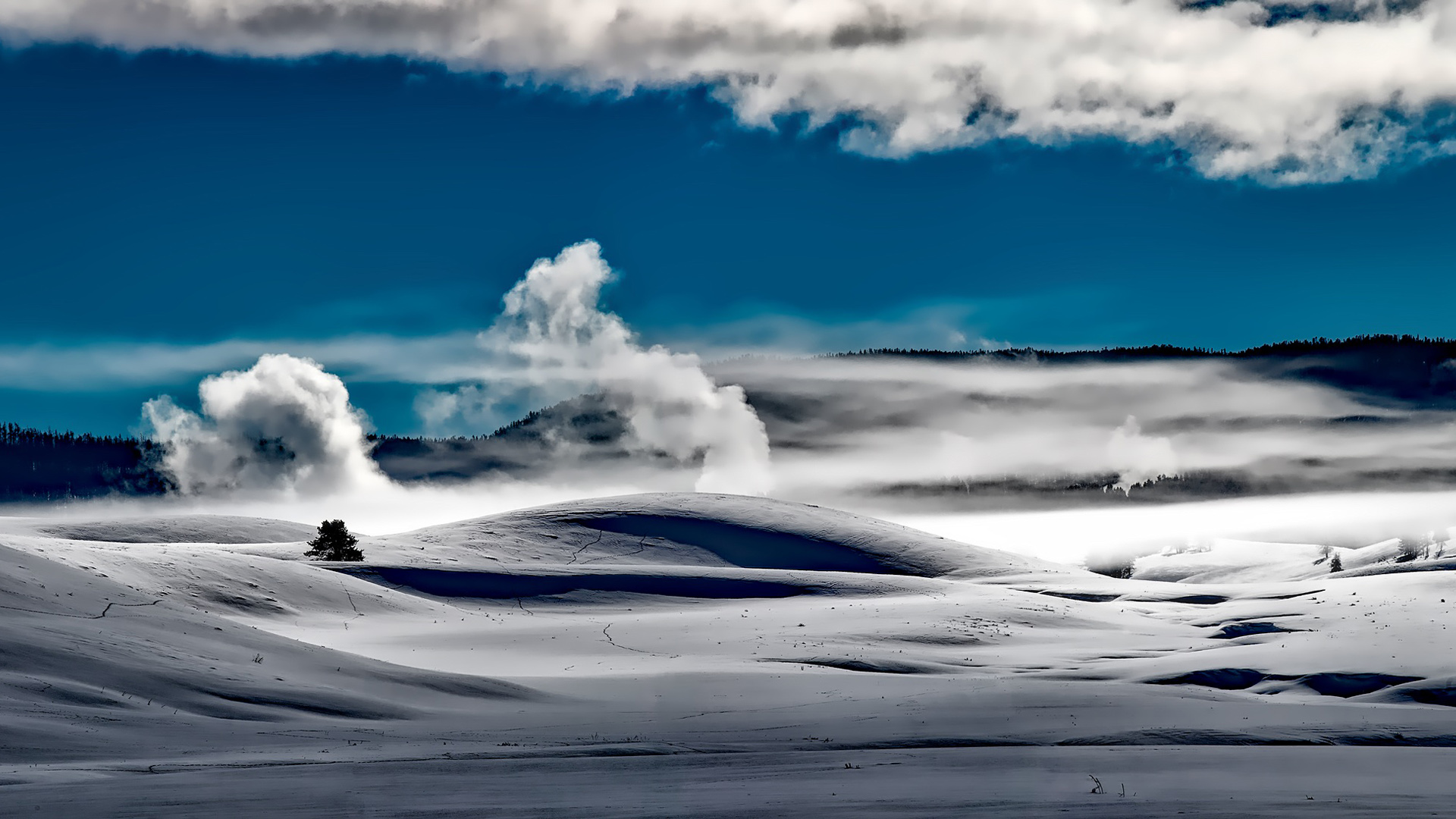 这款日出云海风景壁纸，适配多款电脑屏幕尺寸