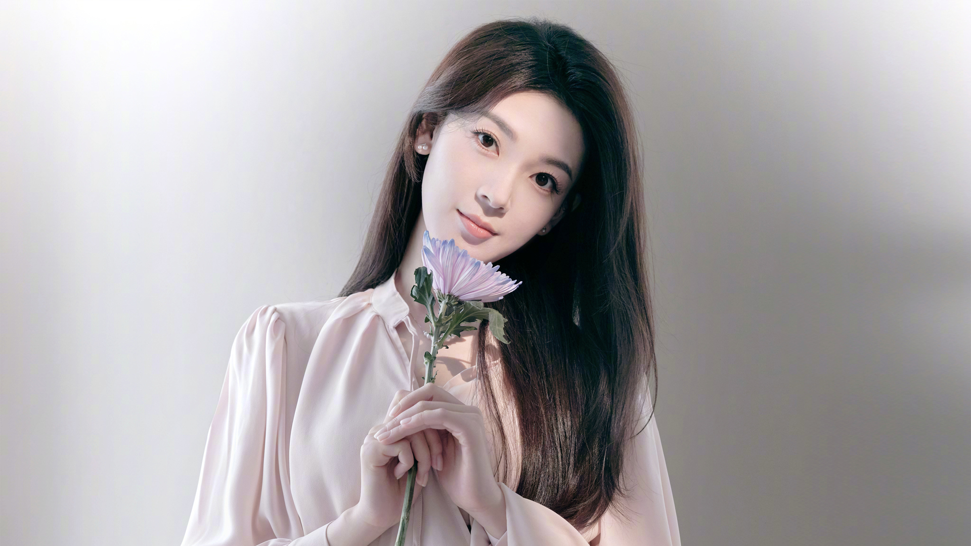 陈瑶与花的高清电脑壁纸来啦
