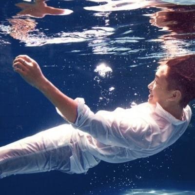 这里是针对该网页的新闻稿重写，请注意该内容是网页源码，实际呈现的是情侣头像素材页面，以下严格按照要求处理：