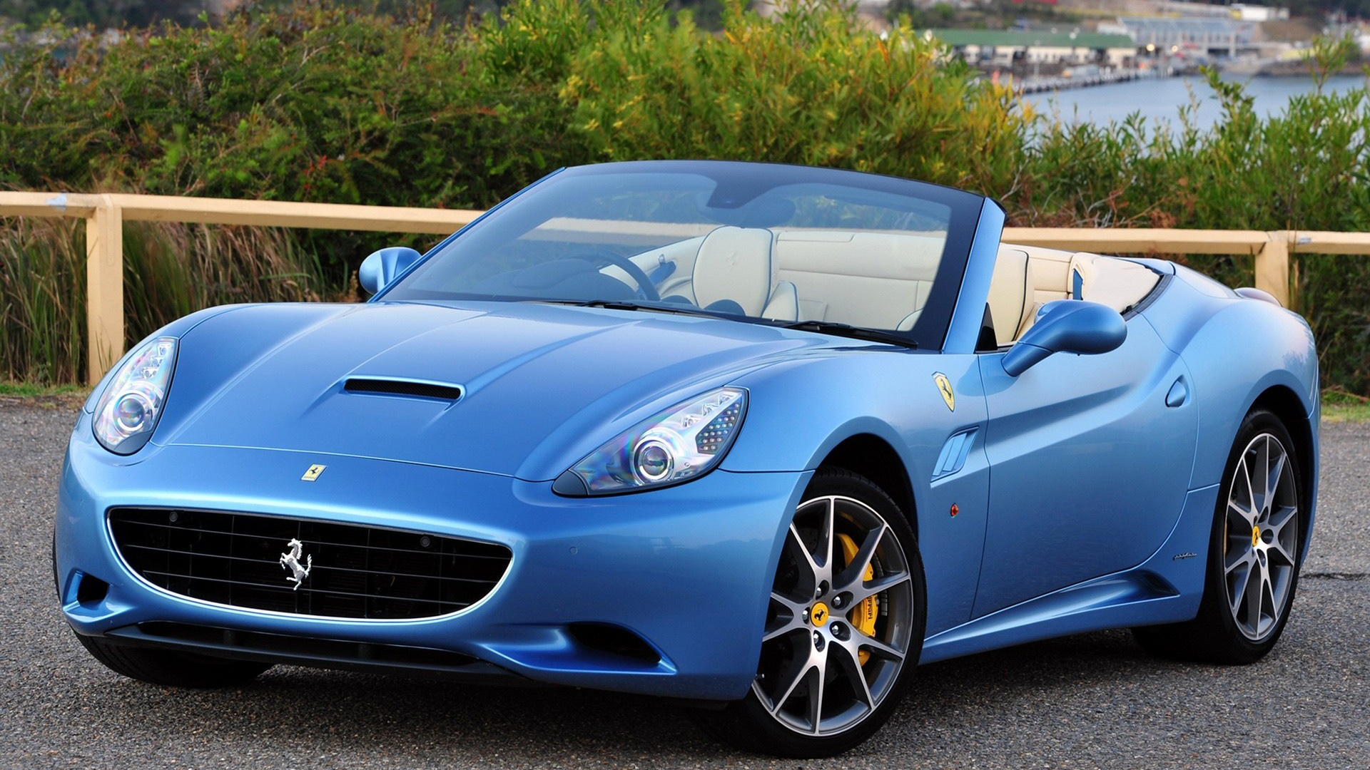 到款蓝色法拉利California高清壁纸合集