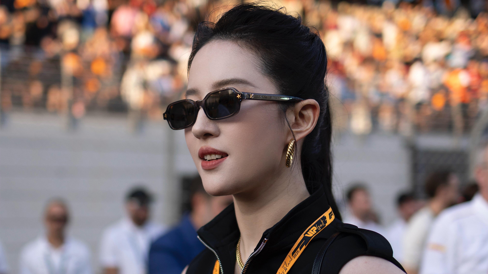 刘亦菲戴黑墨镜的高清美女壁纸来啦