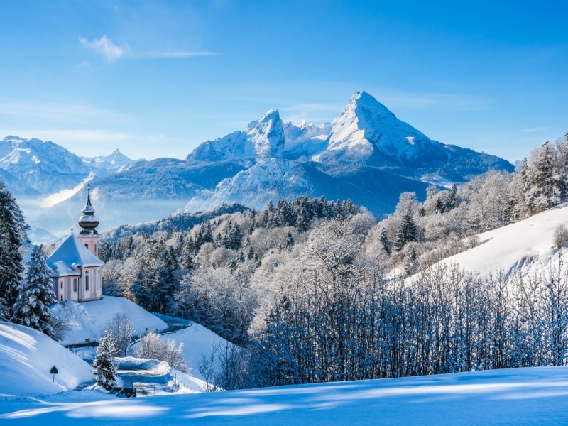 阿尔卑斯山冬日雪景壁纸 适配多款电脑屏幕尺寸