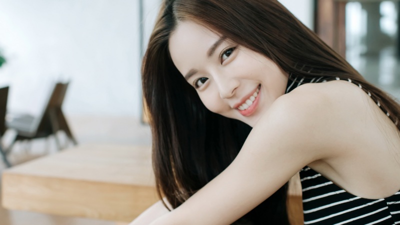 微笑甜妹温心(Swan) 多款高清电脑桌面壁纸奉上