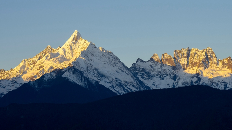 日照金山高清壁纸合集 适配多种电脑屏幕尺寸
