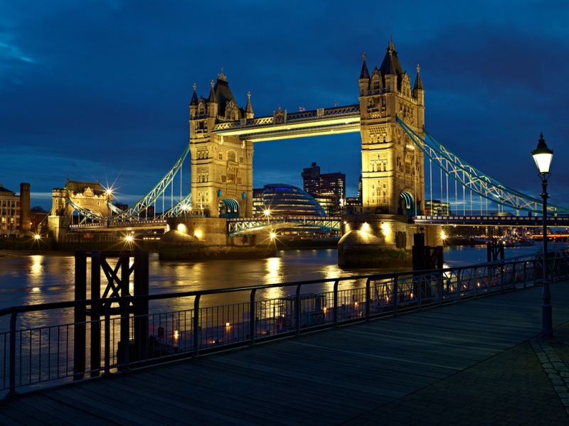 伦敦塔桥泰晤士河夜景 电脑桌面壁纸来啦