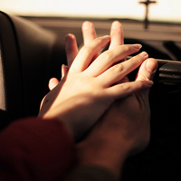 30张超甜情侣牵手头像合集 氛围感拉满的唯美手牵手情头