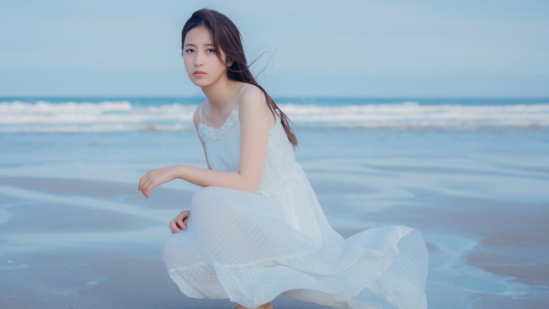 周雨彤海边白裙造型电脑壁纸上新 多款高清尺寸可选
