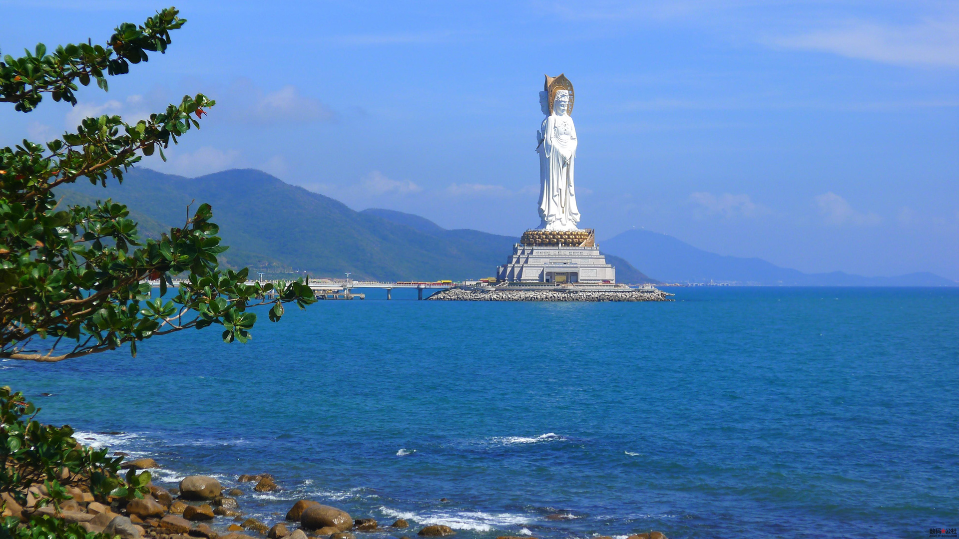 海南三亚三面观音风景电脑桌面壁纸分享