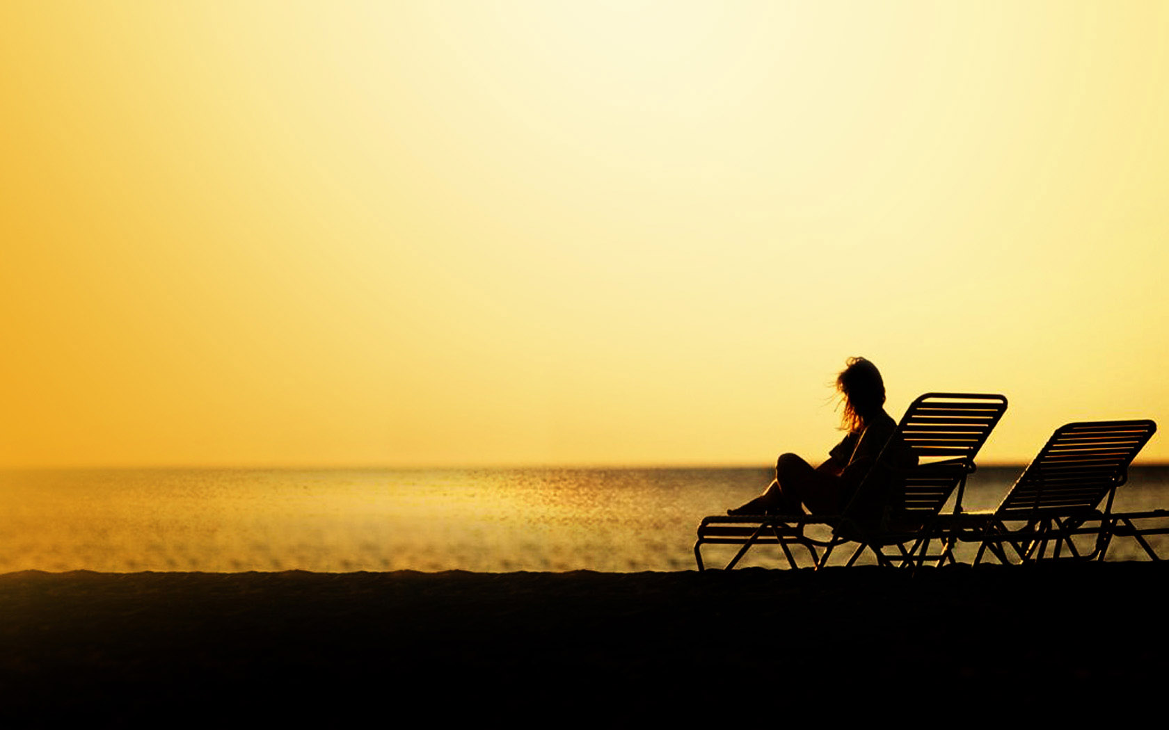 看海的女生桌面高清壁纸分享