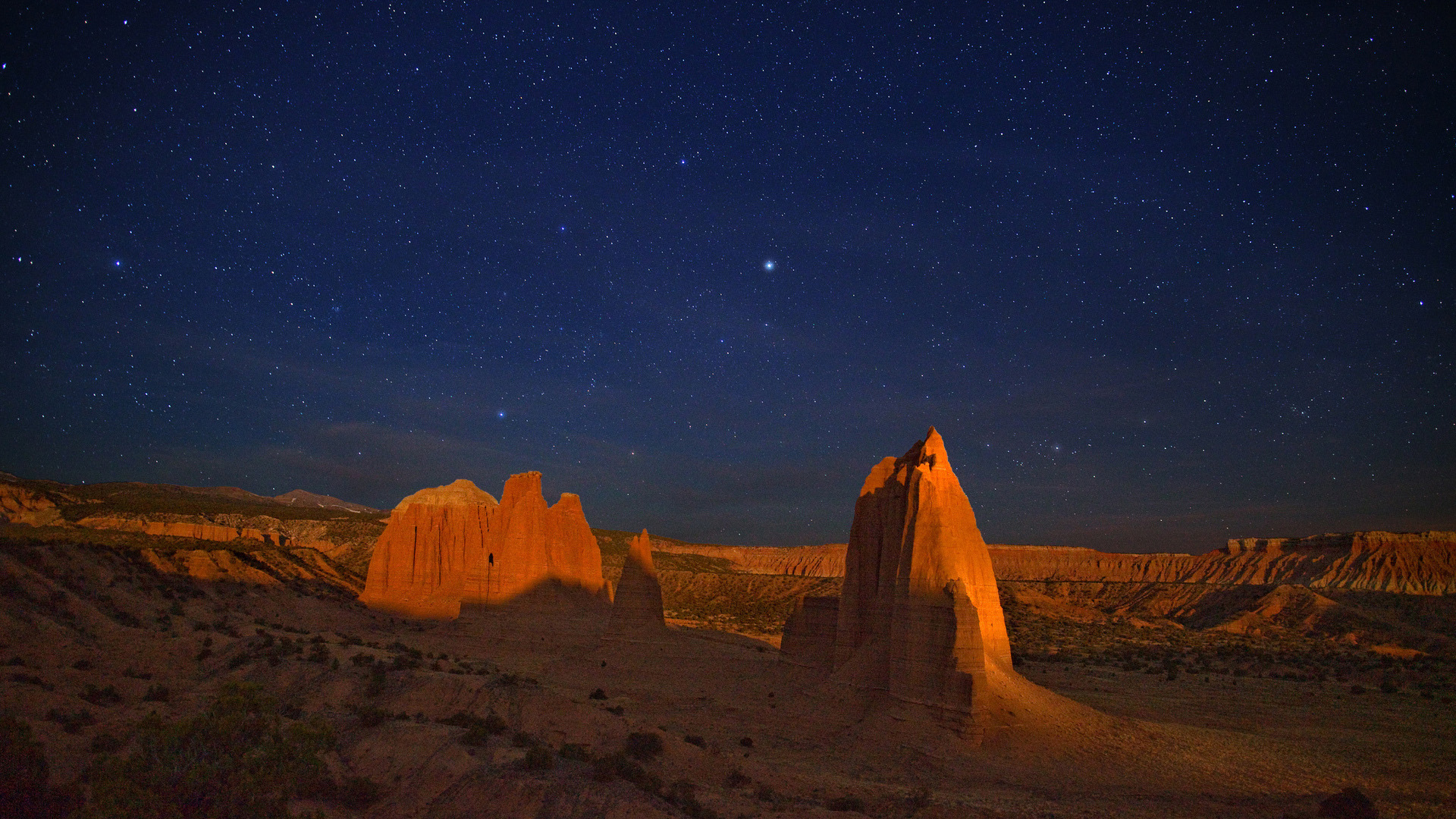 星空沙漠岩石电脑壁纸