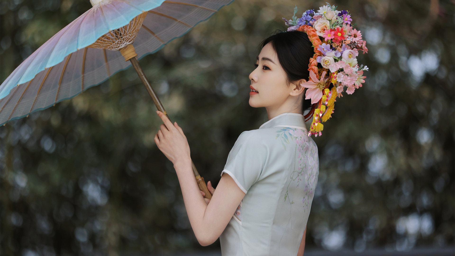 白鹿侧脸撑伞古风造型电脑壁纸上新 多款高清分辨率可选