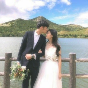 12张高清婚纱情侣头像 氛围感拉满的礼服婚纱照头像