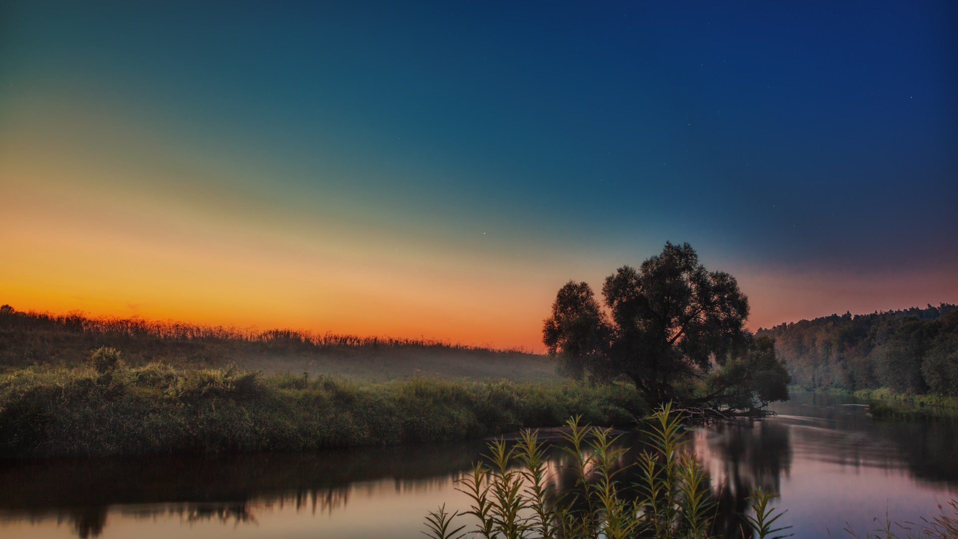 带雾的夕阳河流风景 电脑动漫桌面壁纸分享