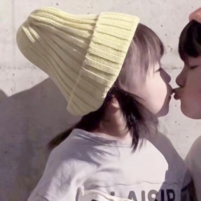 6组超萌萌娃亲嘴情侣头像 可爱小男孩小女孩头像合集