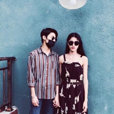 这里是针对该网页的新闻稿重写，请注意该内容是网页源码，实际呈现的是情侣头像素材页面，以下严格按照要求处理：