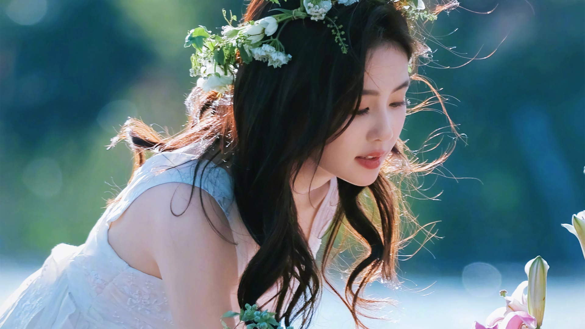 白鹿花环美女电脑壁纸 | 多款高清分辨率可选