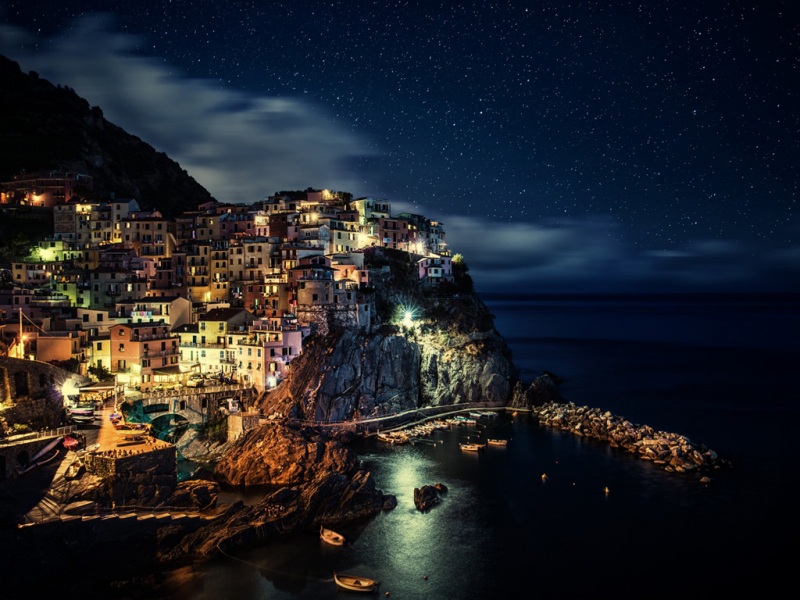 马纳罗拉夜晚海边夜景电脑桌面动漫壁纸