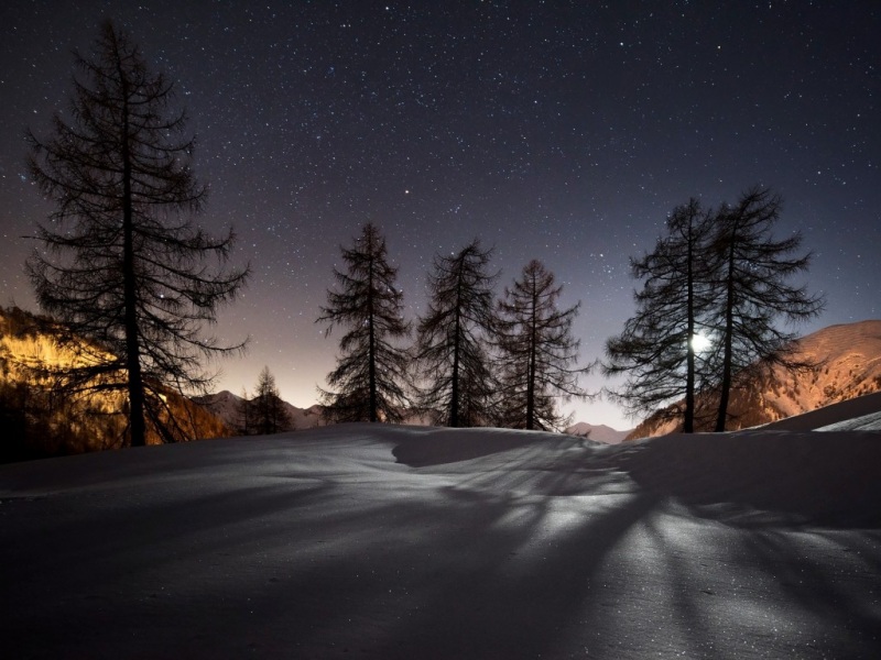 冬日雪山夜景星空电脑壁纸