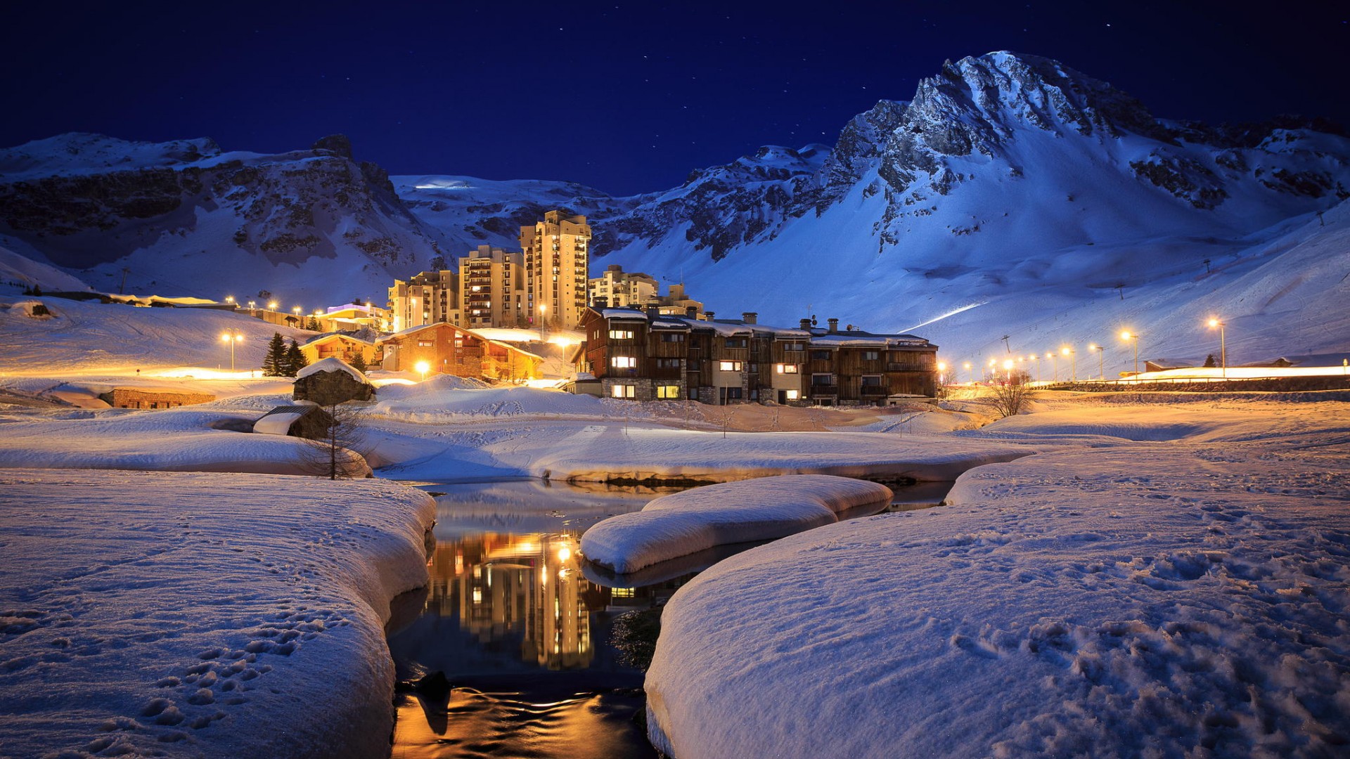 冬日山居雪景度假壁纸！山河河流雪地小屋适配电脑桌面