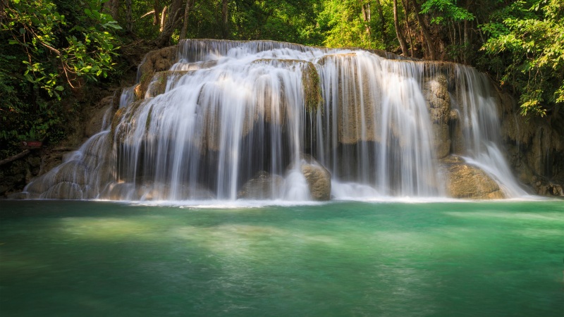 绿色森林瀑布风景电脑动漫壁纸上新啦