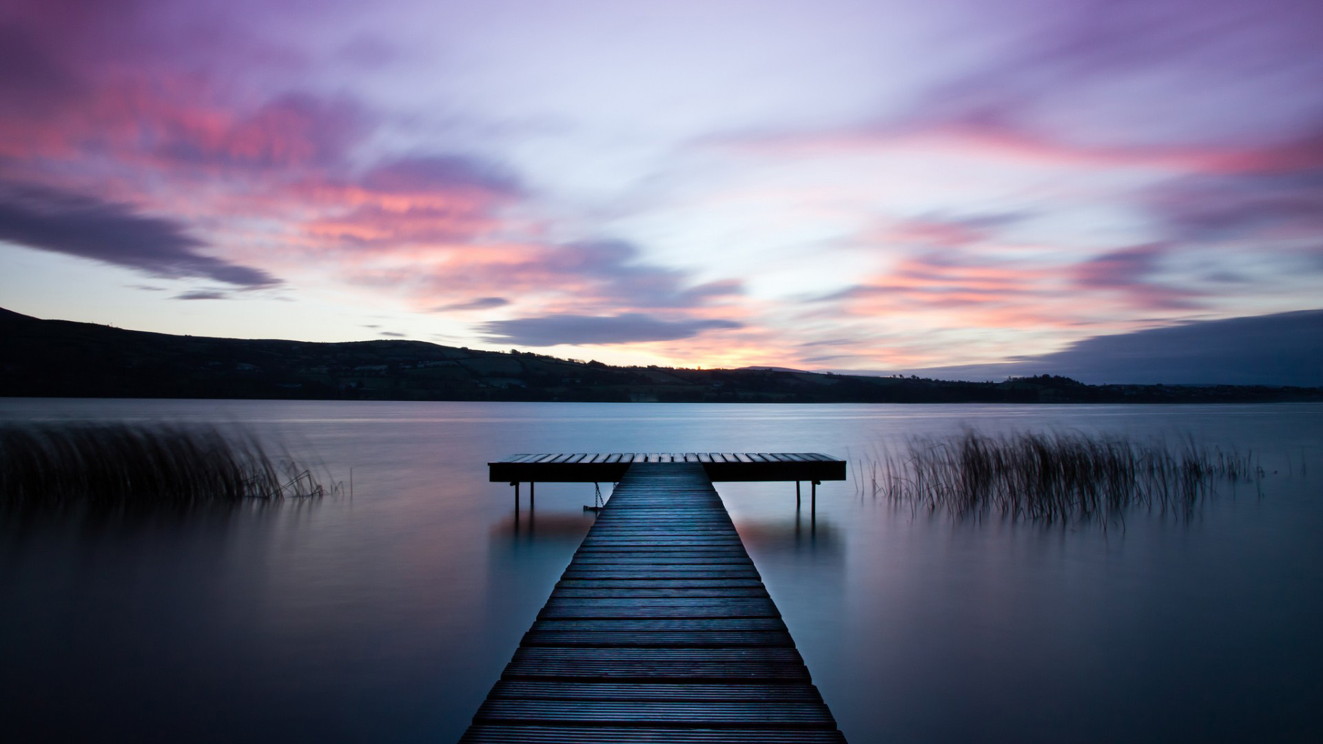 爱尔兰河畔沙滩风景高清电脑壁纸