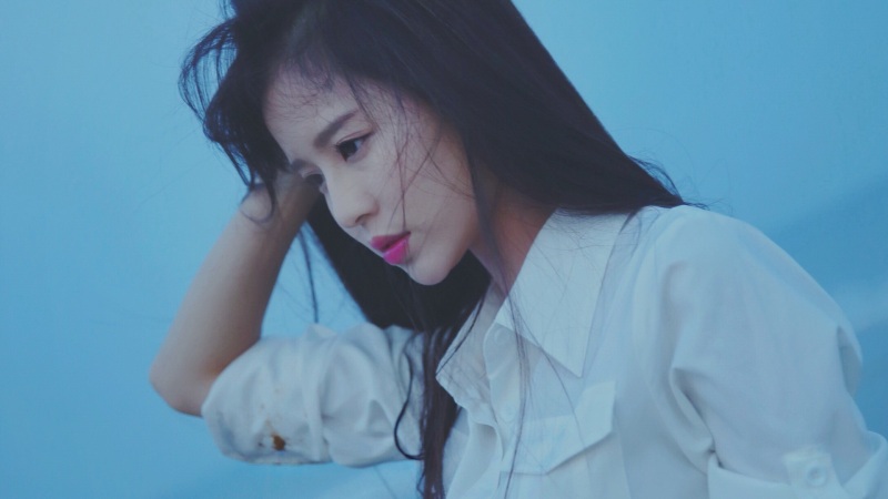 温心(Swan)淡雅风格美女电脑桌面壁纸推荐