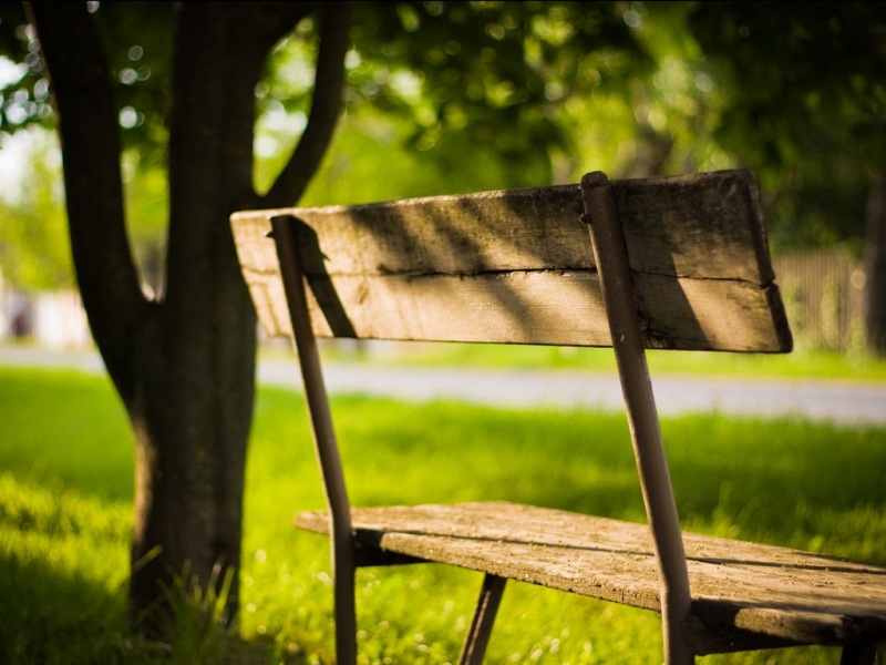 椅子风景电脑桌面动漫壁纸？不对，这是风景类的，应该是椅子风景电脑桌面壁纸。
