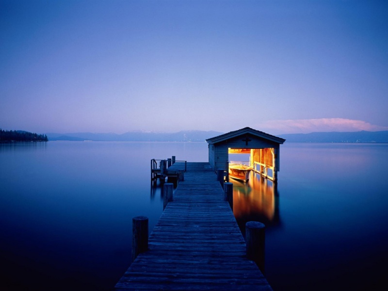 氛围感拉满！夜间码头湖景小屋桥景电脑壁纸