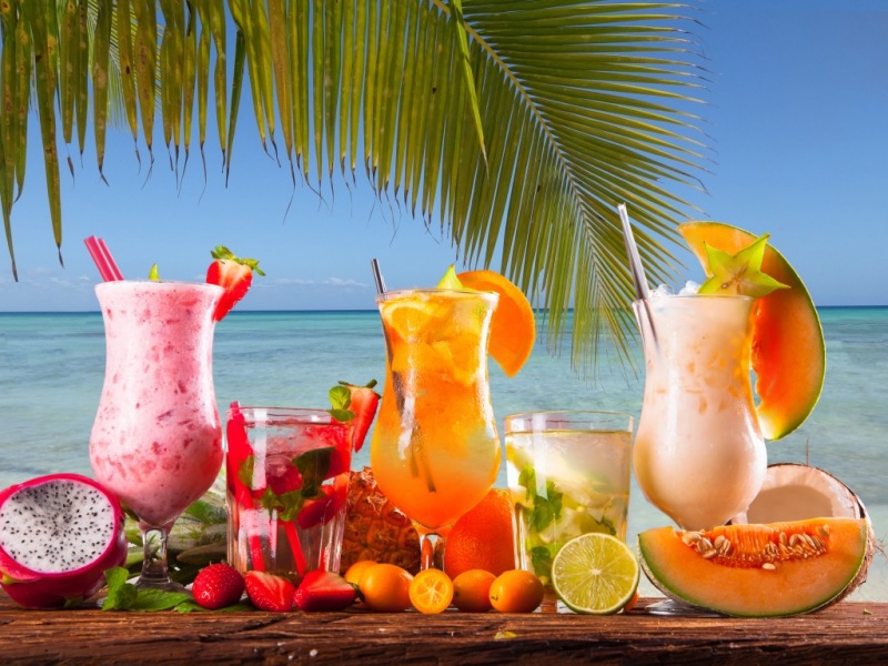 夏日海边棕榈树鸡尾酒风景壁纸推荐
