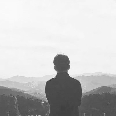 24张高清黑白背影情侣头像 一左一右超适配