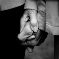 微信牵手头像合集！18组超甜情侣手牵手头像直接抱走