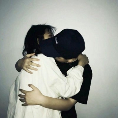 18张高清甜蜜拥抱情侣头像 浪漫氛围感拉满的情头合集