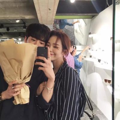 真人情侣秀恩爱头像！一左一右高清甜系图共18张