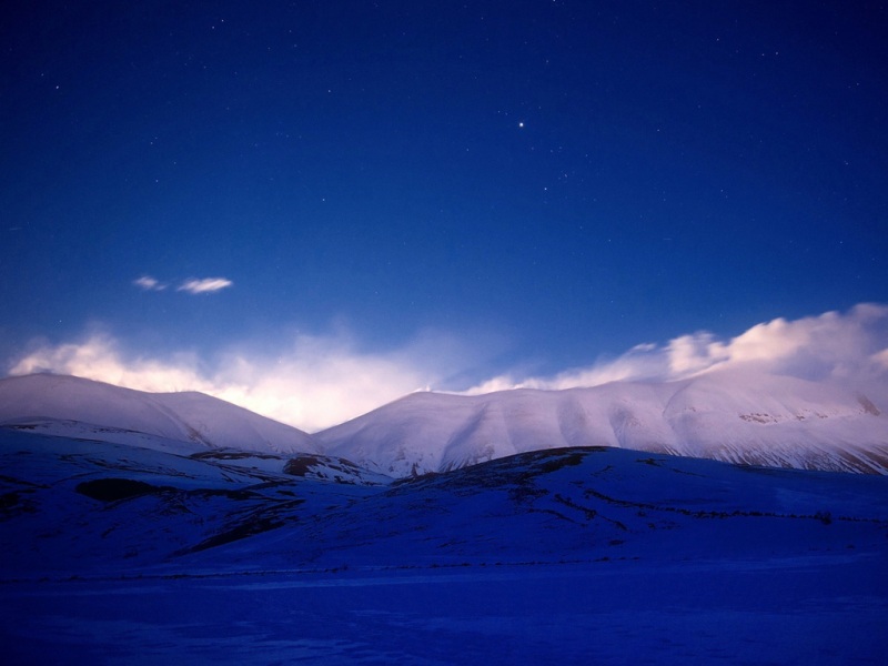 雪后山巅星空！这款宽屏风景壁纸太治愈了