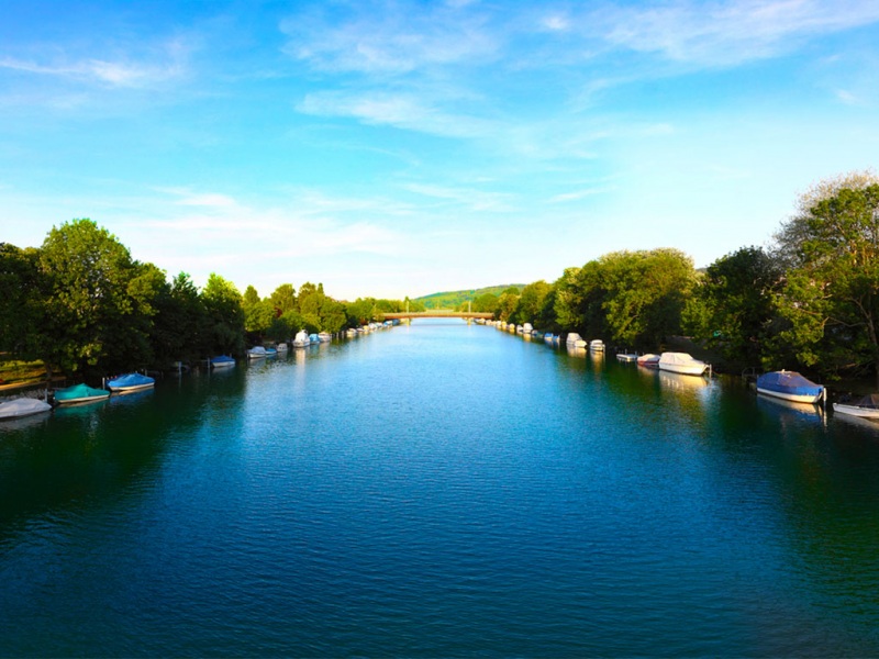 适合电脑用的清新河道风景动漫壁纸推荐